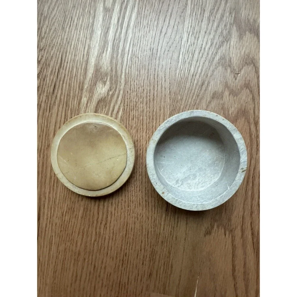 Soapstone Trinket Box With Leaf/Nature‎ Design, Lid, Made in Kenya 2.5” x 3.5”